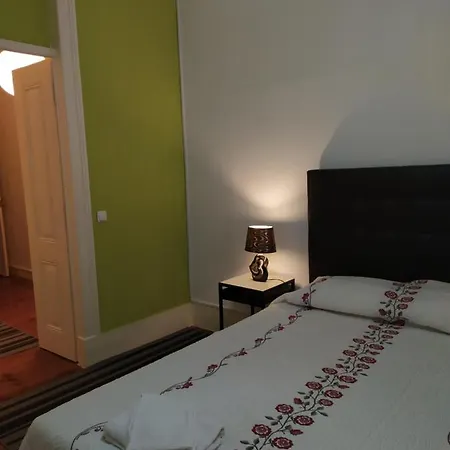 塞纳里奥卡迪塔旅舍 旅馆 *