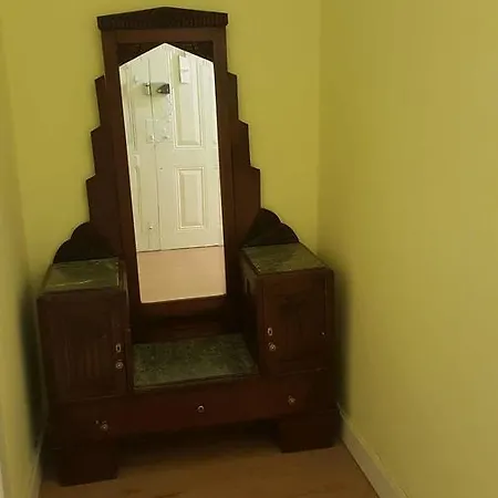 塞纳里奥卡迪塔旅舍 *