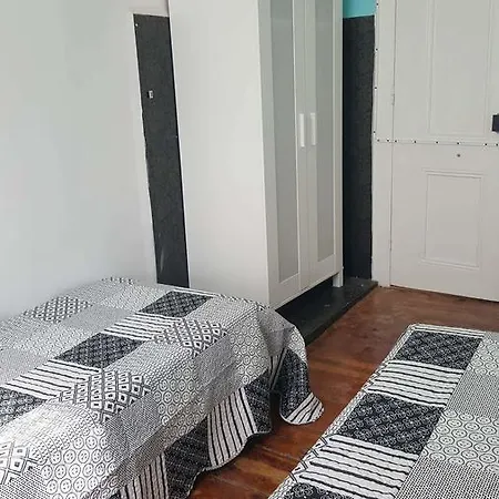 塞纳里奥卡迪塔旅舍 *